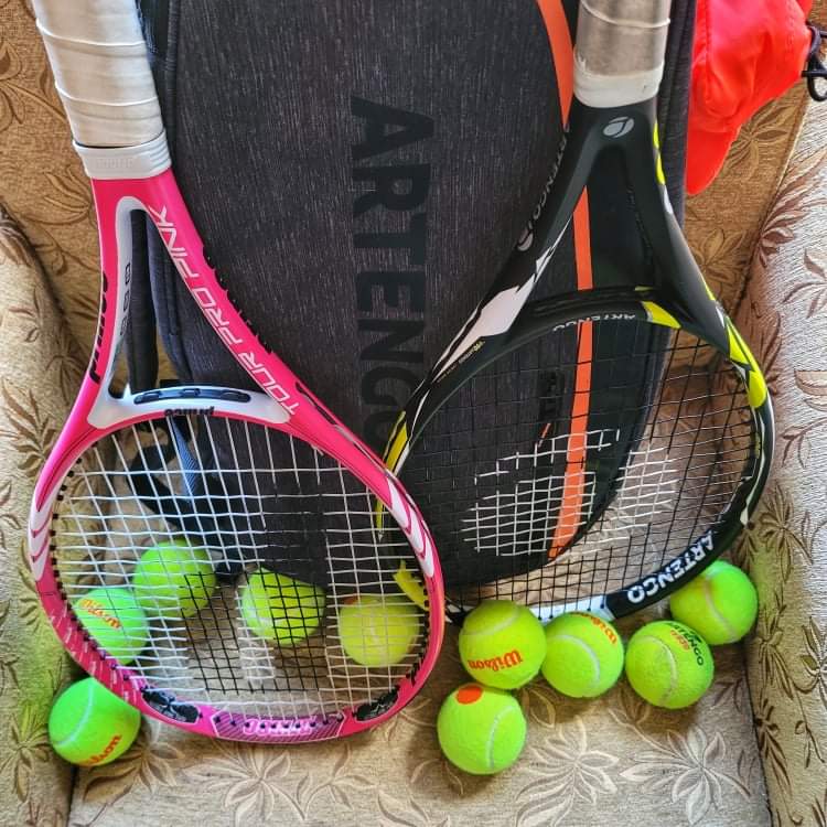 Second Hand Tennis Racquet (2 Numbers) With Bag And Tennis Balls